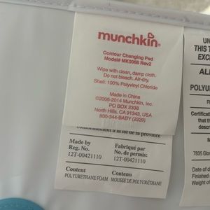 Munchkin changing pad with grip
